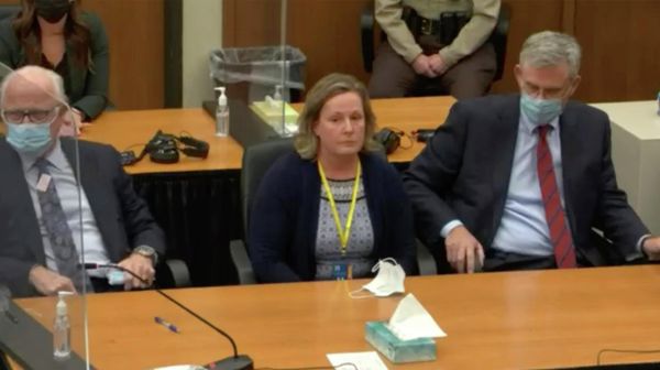 Former Brooklyn Center police Officer Kim Potter, center, listens as Hennepin County Judge Regina Chu pools the jury after the verdict on Thursday, Dec. 23, 2021 at the Hennepin County Courthouse in Minneapolis, Minn. Jurors on Thursday convicted Potter of two manslaughter charges in the killing of Daunte Wright, a Black motorist she shot during a traffic stop after she said she confused her gun for her Taser. - Sputnik International