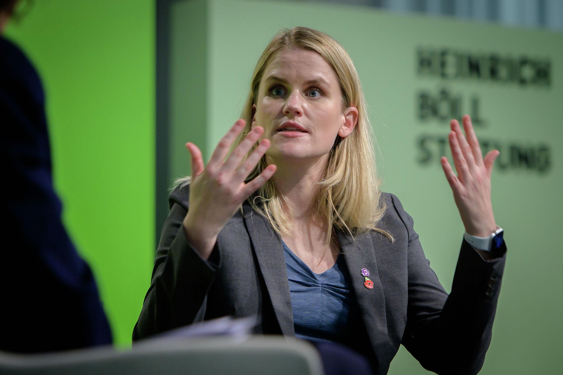 Frances Haugen (Whistleblowerin, ehemalige Dateningenieurin, Produktmanagerin, Facebook) Frances Haugen (Whistleblowerin, ehemalige Dateningenieurin, Produktmanagerin, Facebook) - Sputnik International, 1920, 23.12.2021