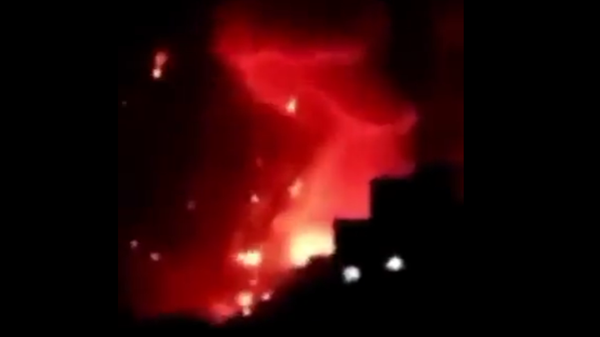 A massive explosion caused by a Saudi airstrike rips through a Houthi munitions depot in Sana'a, Yemen, on December 24, 2021. - Sputnik International