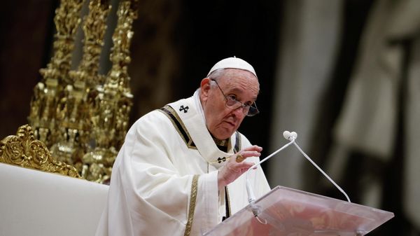 Pope Francis celebrates Christmas Eve Holy Mass in St. Peter's Basilica at the Vatican, December 24, 2021.  - Sputnik International