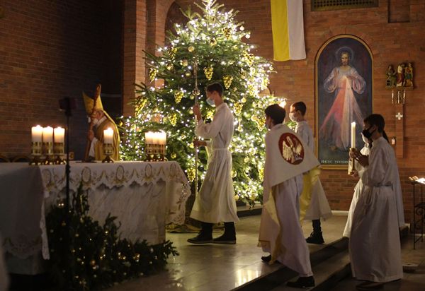 Festive mass on Christmas Eve at a Catholic church in Novosibirsk, Russia. Festive mass on Christmas Eve at a Catholic church in Novosibirsk, Russia. - Sputnik International