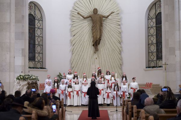 Children perform at the Mother Teresa Cathedral during the midnight Christmas mass in Pristina on 25 December 2021. Children perform at the Mother Teresa Cathedral during the midnight Christmas mass in Pristina on 25 December 2021. - Sputnik International