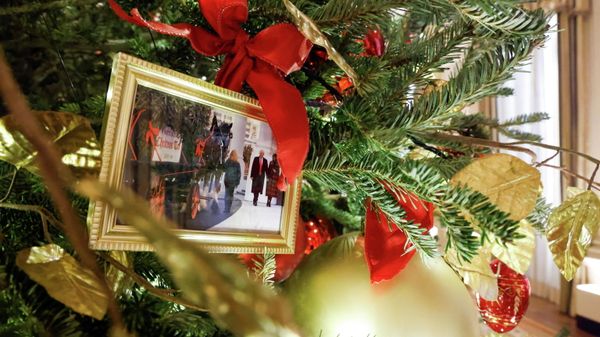 Christmas trees in the State Dining Room are decorated with snapshots of U.S. presidents and their families, here Donald and Melania Trump, during a press tour of White House Christmas decorations ahead of holiday receptions by U.S. President Joe Biden and first lady Jill Biden in Washington, U.S. November 29, 2021. - Sputnik International