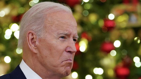 U.S. President Joe Biden reacts as he speaks about the country's fight against the coronavirus disease (COVID-19) at the White House in Washington, U.S., December 21, 2021. REUTERS/Kevin Lamarque - Sputnik International