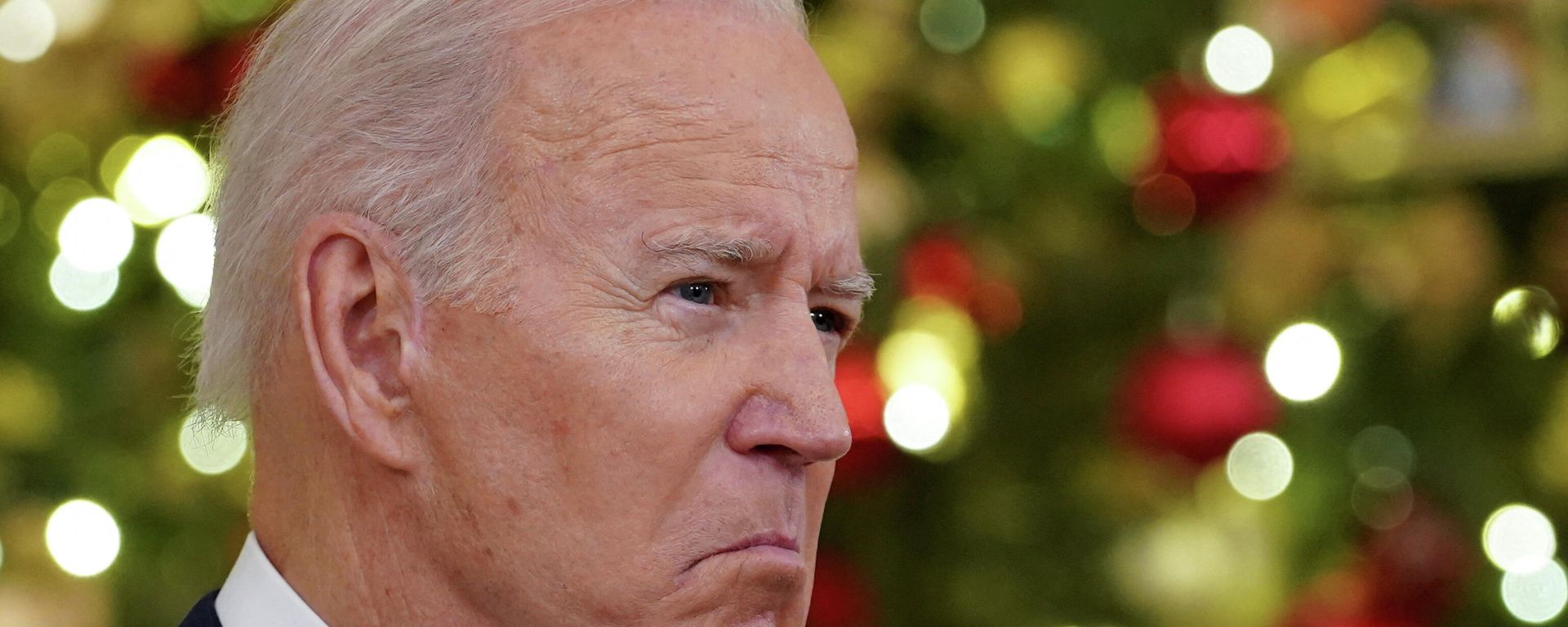 U.S. President Joe Biden reacts as he speaks about the country's fight against the coronavirus disease (COVID-19) at the White House in Washington, U.S., December 21, 2021. REUTERS/Kevin Lamarque U.S. President Joe Biden reacts as he speaks about the country's fight against the coronavirus disease (COVID-19) at the White House in Washington, U.S., December 21, 2021. REUTERS/Kevin Lamarque - Sputnik International, 1920, 31.12.2021