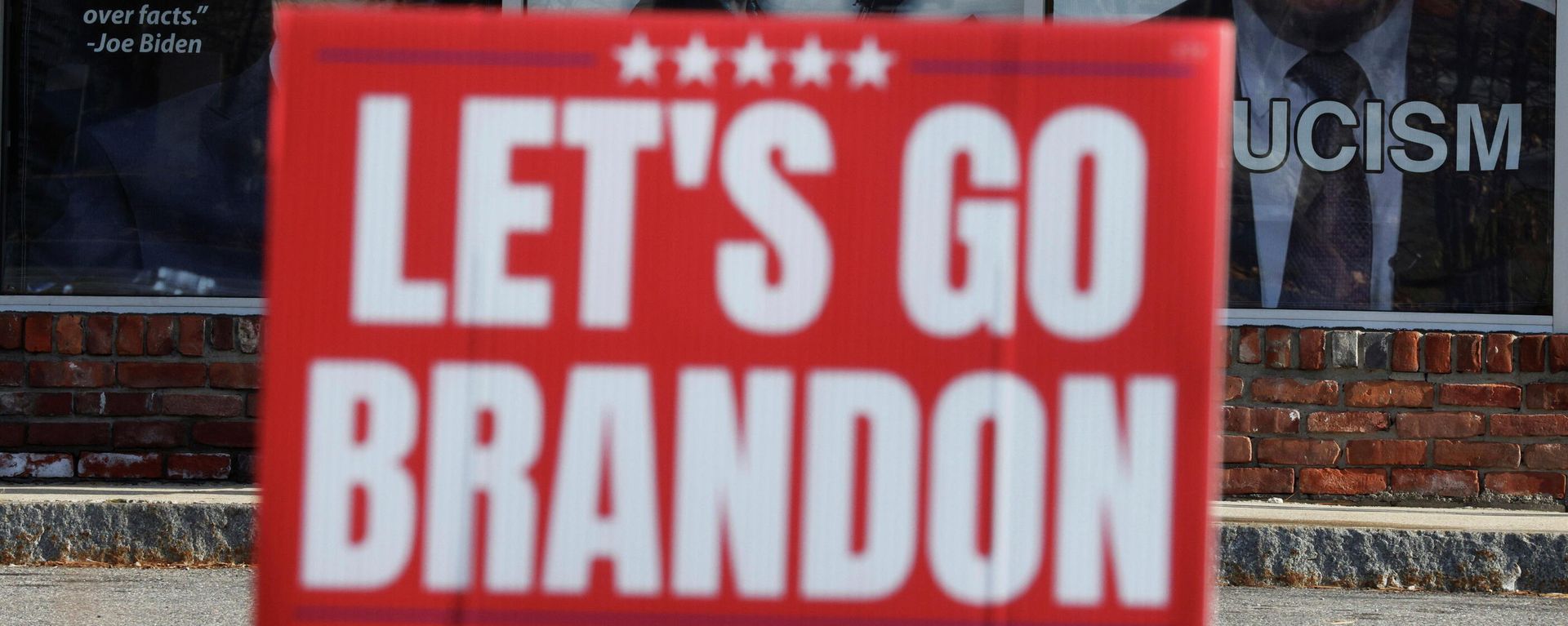 A Let's Go Brandon sign stands in front of posters advocating against gun control and depicting U.S. President Joe Biden, U.S. Senator Dianne Feinstein and Dr. Anthony Fauci at the 619DW Guns and Ammo store in Merrimack, New Hampshire, U.S., November 29, 2021. A Let's Go Brandon sign stands in front of posters advocating against gun control and depicting U.S. President Joe Biden, U.S. Senator Dianne Feinstein and Dr. Anthony Fauci at the 619DW Guns and Ammo store in Merrimack, New Hampshire, U.S., November 29, 2021. - Sputnik International, 1920, 27.12.2021