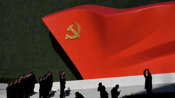 Chinese Communist Party members pose for photos with a sculpture of the party flag outside the Museum of the Communist Party of China of China here in Beijing, China, Friday, Nov. 12, 2021. - Sputnik International