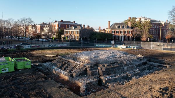 A pile of rubble is all that is left after the removal of the pedestal that once held the statue of Confederate General Robert E. Lee on Monument Ave., Thursday Dec. 23, 2021, in Richmond, Va. - Sputnik International