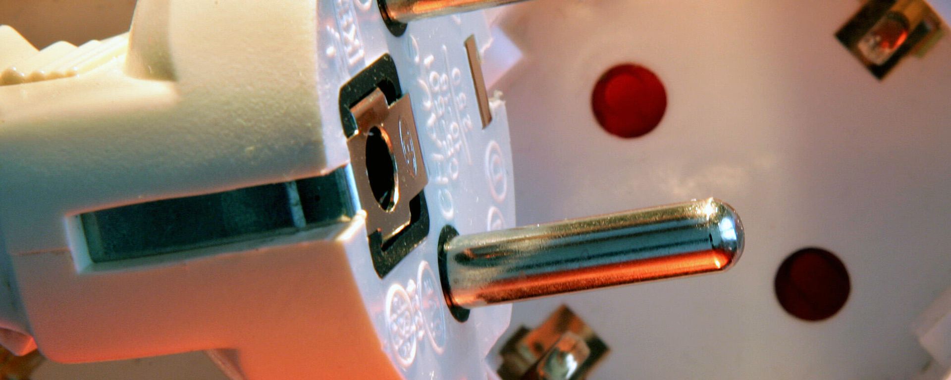 Stecker und Steckdose, fotografiert am 21. August 2006, in Frankfurt am Main - Sputnik International, 1920, 09.10.2022