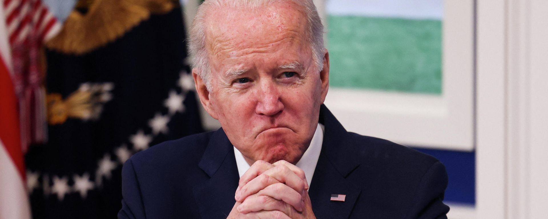 U.S. President Joe Biden and his COVID-19 Response Team hold their regular call with the National Governors Association to discuss his Administration's response to the Omicron variant and to hear from the Governors on the needs in their States, in the South Court Auditorium at the White House, in Washington, U.S., December 27, 2021 U.S. President Joe Biden and his COVID-19 Response Team hold their regular call with the National Governors Association to discuss his Administration's response to the Omicron variant and to hear from the Governors on the needs in their States, in the South Court Auditorium at the White House, in Washington, U.S., December 27, 2021 - Sputnik International, 1920, 13.01.2022