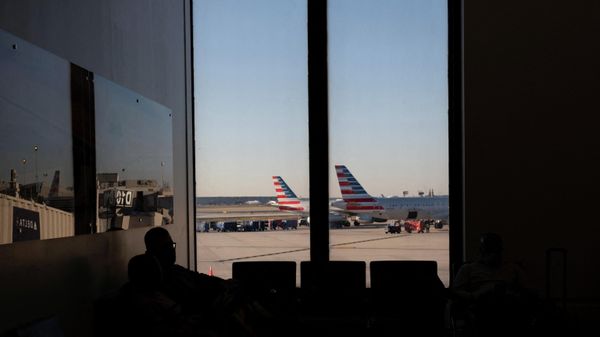 Travellers wait to board at the Philadelphia International Airport (PHL) in Philadelphia, Pennsylvania, U.S., December, 23 2021. REUTERS/Hannah Beier - Sputnik International