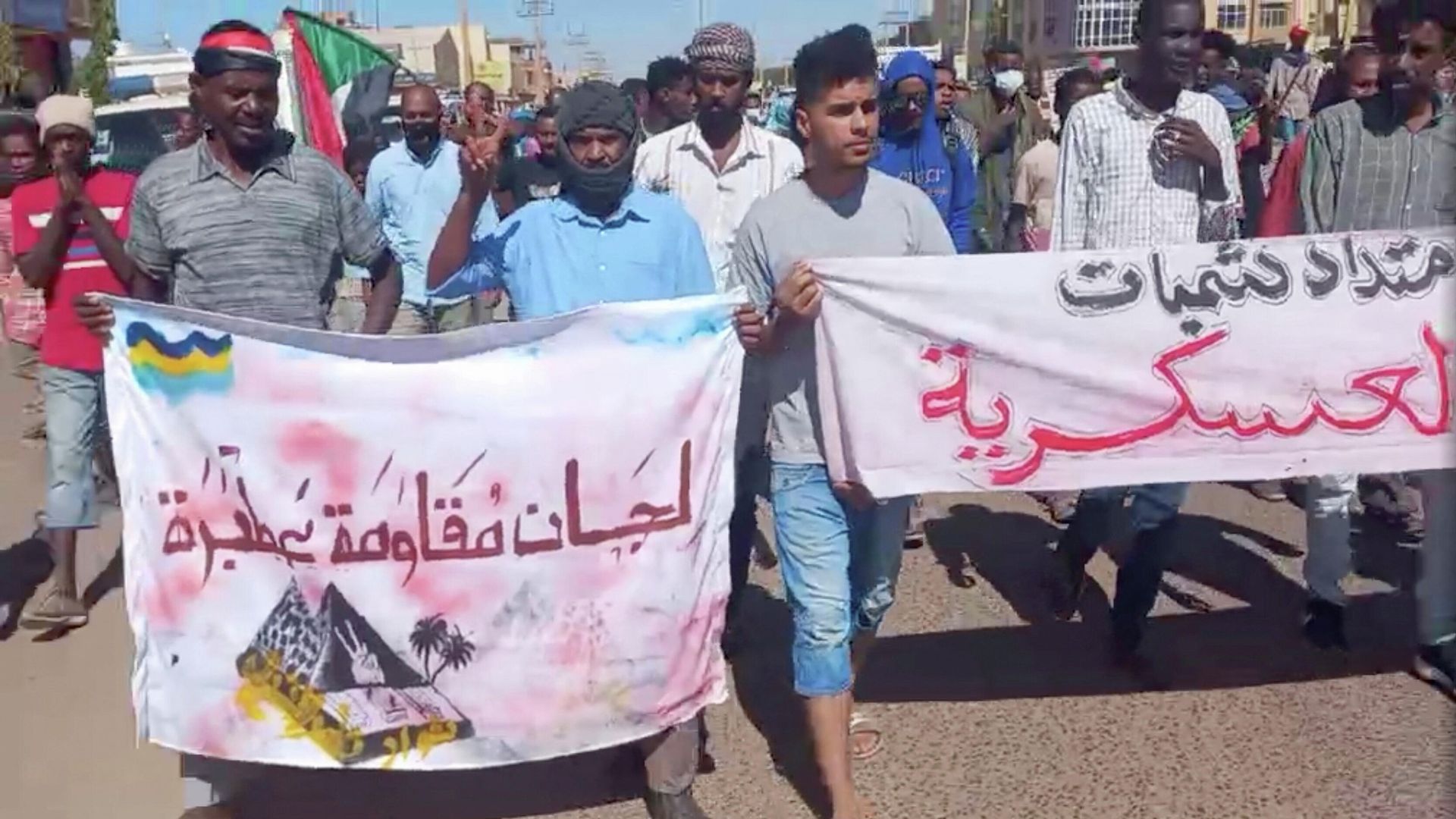 Protesters opposed to military rule carry banners as they march in Khartoum North, Sudan December 30, 2021 in this screengrab obtained from a social media video. Protesters opposed to military rule carry banners as they march in Khartoum North, Sudan December 30, 2021 in this screengrab obtained from a social media video. - Sputnik International, 1920, 30.12.2021
