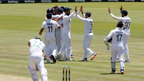 Cricket - First Test - South Africa v India - SuperSport Park Cricket Stadium, Pretoria, South Africa - December 30, 2021 India players celebrate taking the wicket of South Africa's Lungi Ngidi and winning the match REUTERS/Rogan Ward Cricket - First Test - South Africa v India - SuperSport Park Cricket Stadium, Pretoria, South Africa - December 30, 2021 India players celebrate taking the wicket of South Africa's Lungi Ngidi and winning the match REUTERS/Rogan Ward - Sputnik International