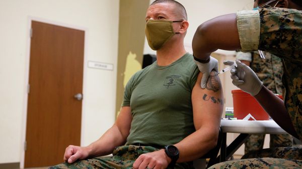 U.S. Marine Corps Sgt. Maj. Christopher Rivera, battalion sergeant major, 1st Battalion, 3d Marines, receives the COVID-19 vaccine, Marine Corps Base Hawaii, Feb. 18, 2021.  - Sputnik International