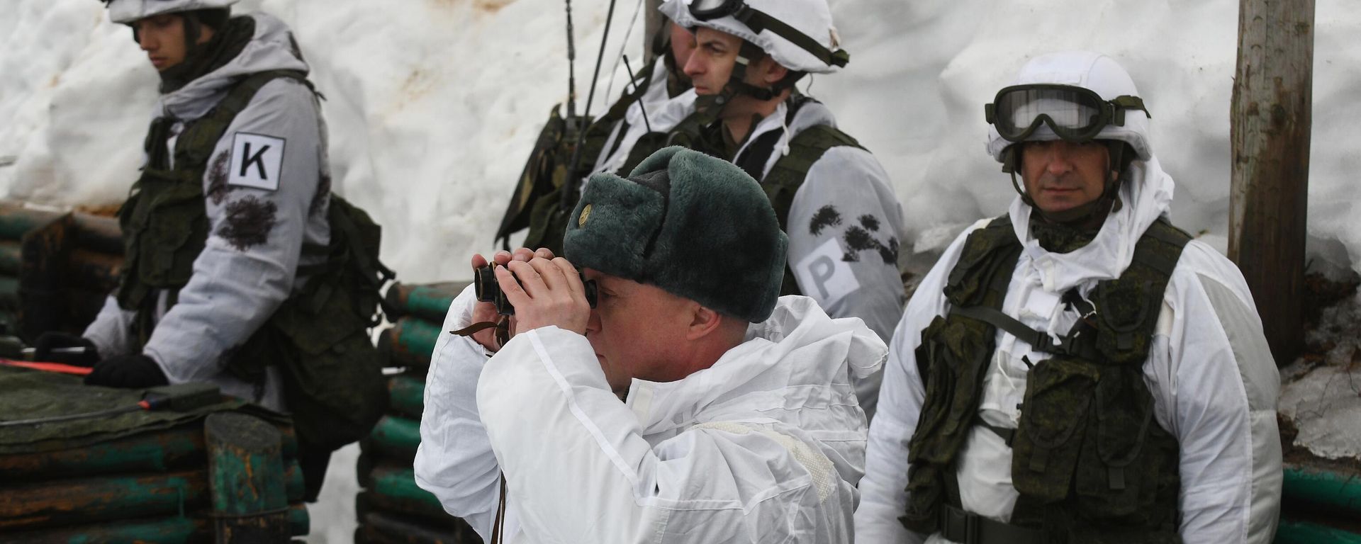 Officers watch maneuvers during joint Russian-Belarusian drills in Russia's Nizhny Novgorod region, file photo. Officers watch maneuvers during joint Russian-Belarusian drills in Russia's Nizhny Novgorod region, file photo. - Sputnik International, 1920, 02.01.2022