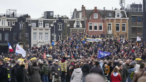 People gather during a banned demonstration by the group Samen voor Nederland against the current corona policy in Amsterdam, on 2 January 2022.  - Sputnik International