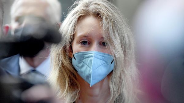 FILE - Elizabeth Holmes, founder and CEO of Theranos, arrives at the federal courthouse for jury selection in her trial, Tuesday, Aug. 31, 2021, in San Jose, Calif. Coming into 2022, Holmes, once worth $4.5 billion on paper, is now awaiting a jury's verdict on fraud charges that she misled investors and patients about the accuracy of a blood-testing technology developed at her startup Theranos. - Sputnik International