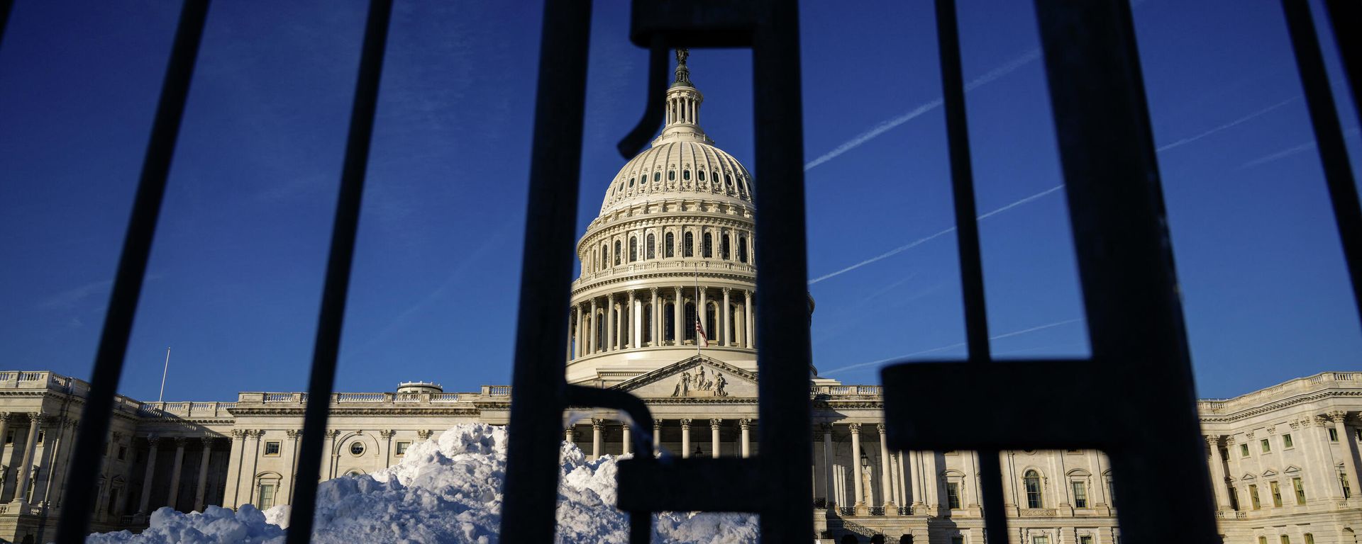 The U.S. Capitol is seen through security bike racks on January 4, 2022 in Washington, DC. In recent media reports, the U.S. Capitol Police has stated that the agency has taken steps to beef up security and prevent a repeat of the riot that occurred last January 6. The U.S. Capitol is seen through security bike racks on January 4, 2022 in Washington, DC. In recent media reports, the U.S. Capitol Police has stated that the agency has taken steps to beef up security and prevent a repeat of the riot that occurred last January 6. - Sputnik International, 1920, 05.01.2022