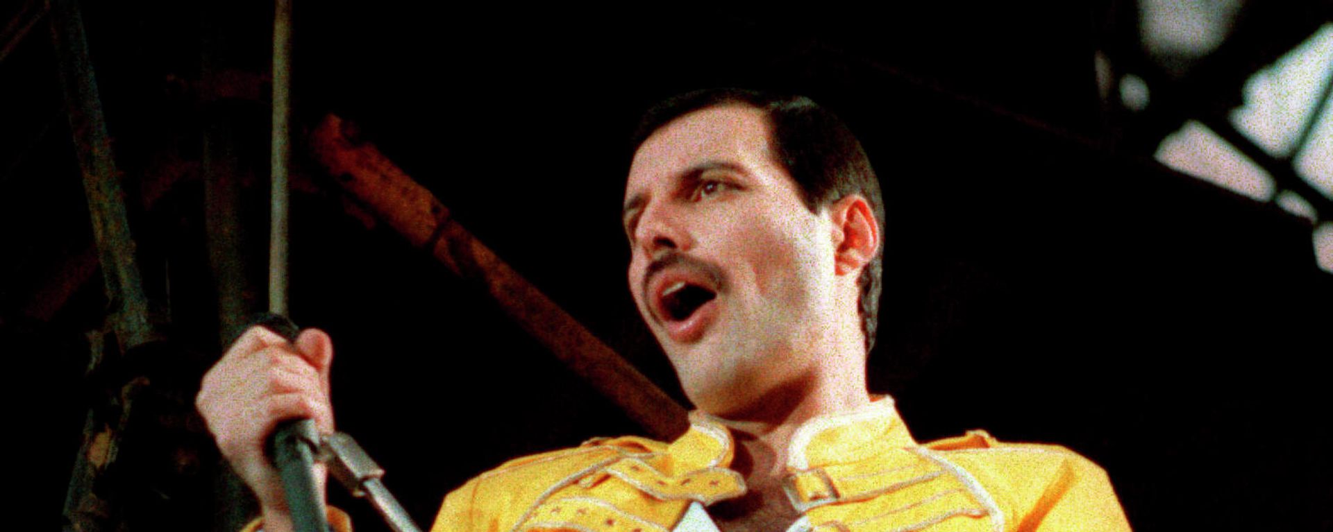 In this July 20, 1986 file photo, Queen lead singer Freddie Mercury performs, in Germany. A previously unheard and unreleased song by Mercury was released Thursday, June 20, 2019. In this July 20, 1986 file photo, Queen lead singer Freddie Mercury performs, in Germany. A previously unheard and unreleased song by Mercury was released Thursday, June 20, 2019. - Sputnik International, 1920, 06.01.2022