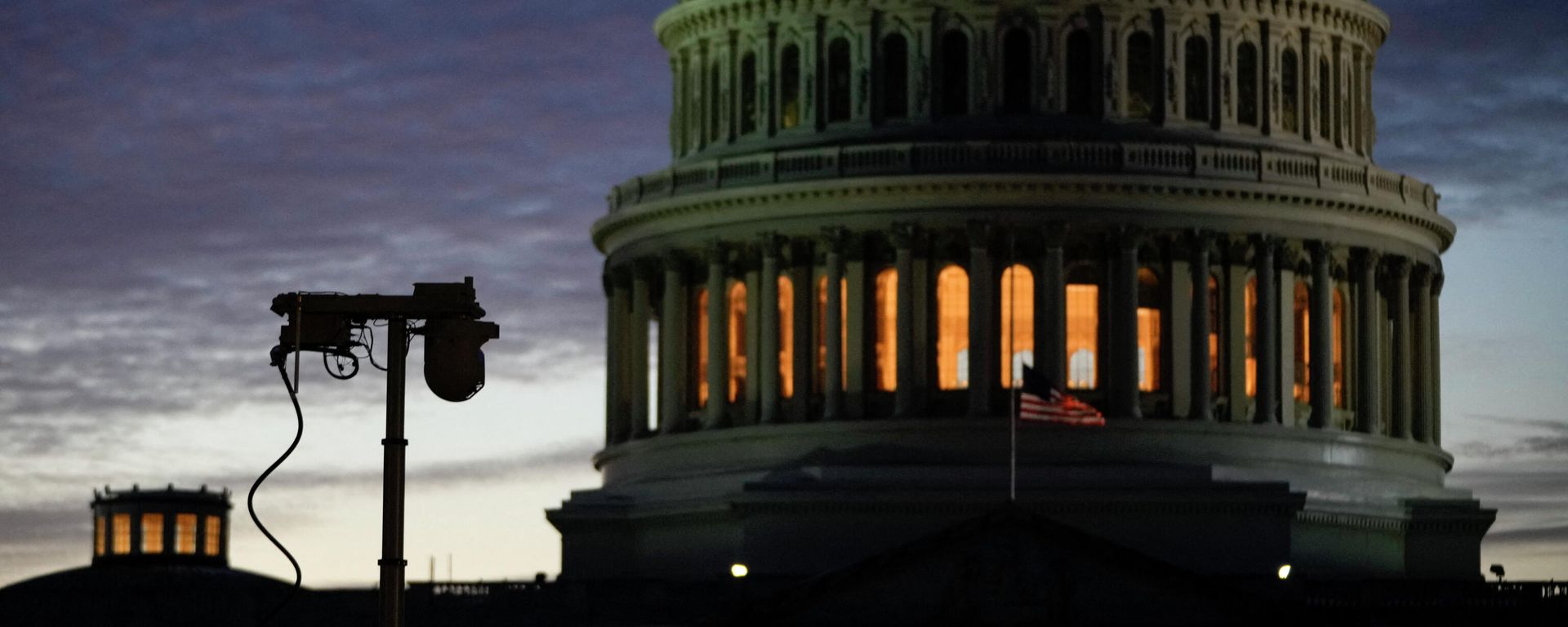 A surveillance camera stands near the East Front of the U.S. Capitol at sunset on January 5, 2022 in Washington, DC A surveillance camera stands near the East Front of the U.S. Capitol at sunset on January 5, 2022 in Washington, DC - Sputnik International, 1920, 06.01.2022