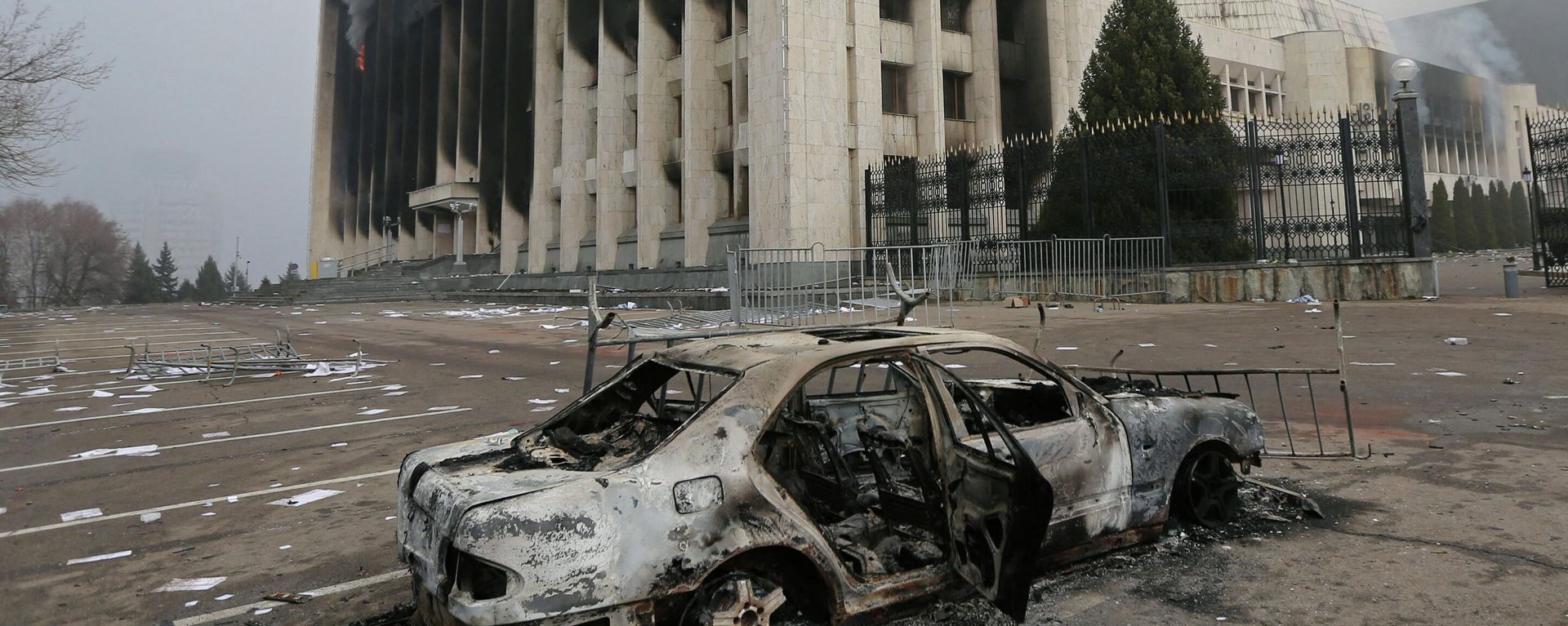 A burned car is seen in front of the mayor's office building which was torched during protests triggered by fuel price increase in Almaty, Kazakhstan January 6, 2022 A burned car is seen in front of the mayor's office building which was torched during protests triggered by fuel price increase in Almaty, Kazakhstan January 6, 2022 - Sputnik International, 1920, 06.01.2022