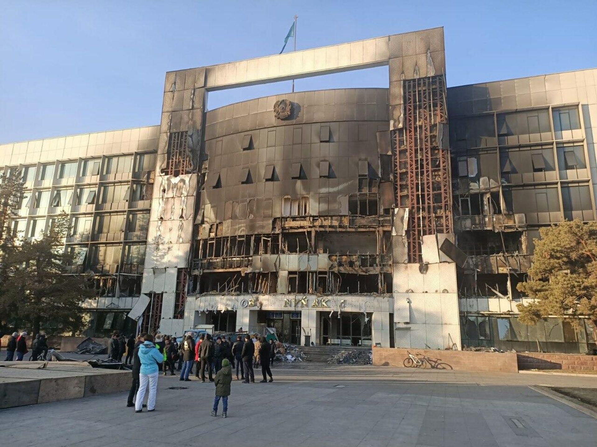 The city administation in the Kazakh city of Taldykorgan is seen burned amid the ongoing protests in Kazakhstan. - Sputnik International, 1920, 06.01.2022