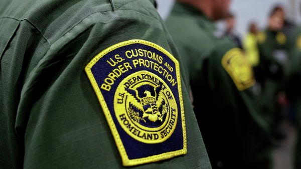 Border Patrol agents hold a news conference prior to a media tour of a new U.S. Customs and Border Protection temporary facility near the Donna International Bridge in Donna, Texas, May 2, 2019.  - Sputnik International