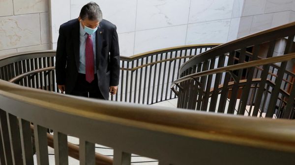 U.S. Senator Joe Manchin (D-WV) walks between meetings at the Capitol in the midst of ongoing negotiations over the Build Back Better bill, which aims to bolster the social safety net and fight climate change, in Washington, U.S. December 14, 2021. - Sputnik International