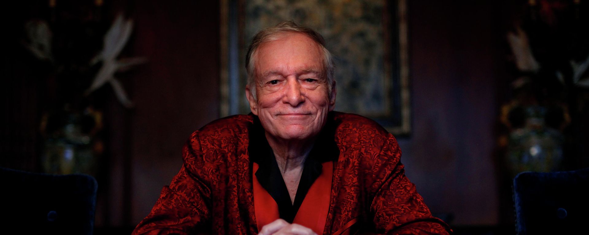 Playboy magazine founder Hugh Hefner poses for photos at the Playboy Mansion in Los Angeles, Thursday, Nov. 4, 2010. Playboy magazine founder Hugh Hefner poses for photos at the Playboy Mansion in Los Angeles, Thursday, Nov. 4, 2010. - Sputnik International, 1920, 09.01.2022