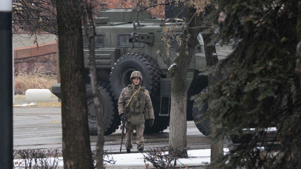 A serviceman patrols a street in central Almaty on January 8, 2022, after violence that erupted following protests over hikes in fuel prices. - Sputnik International