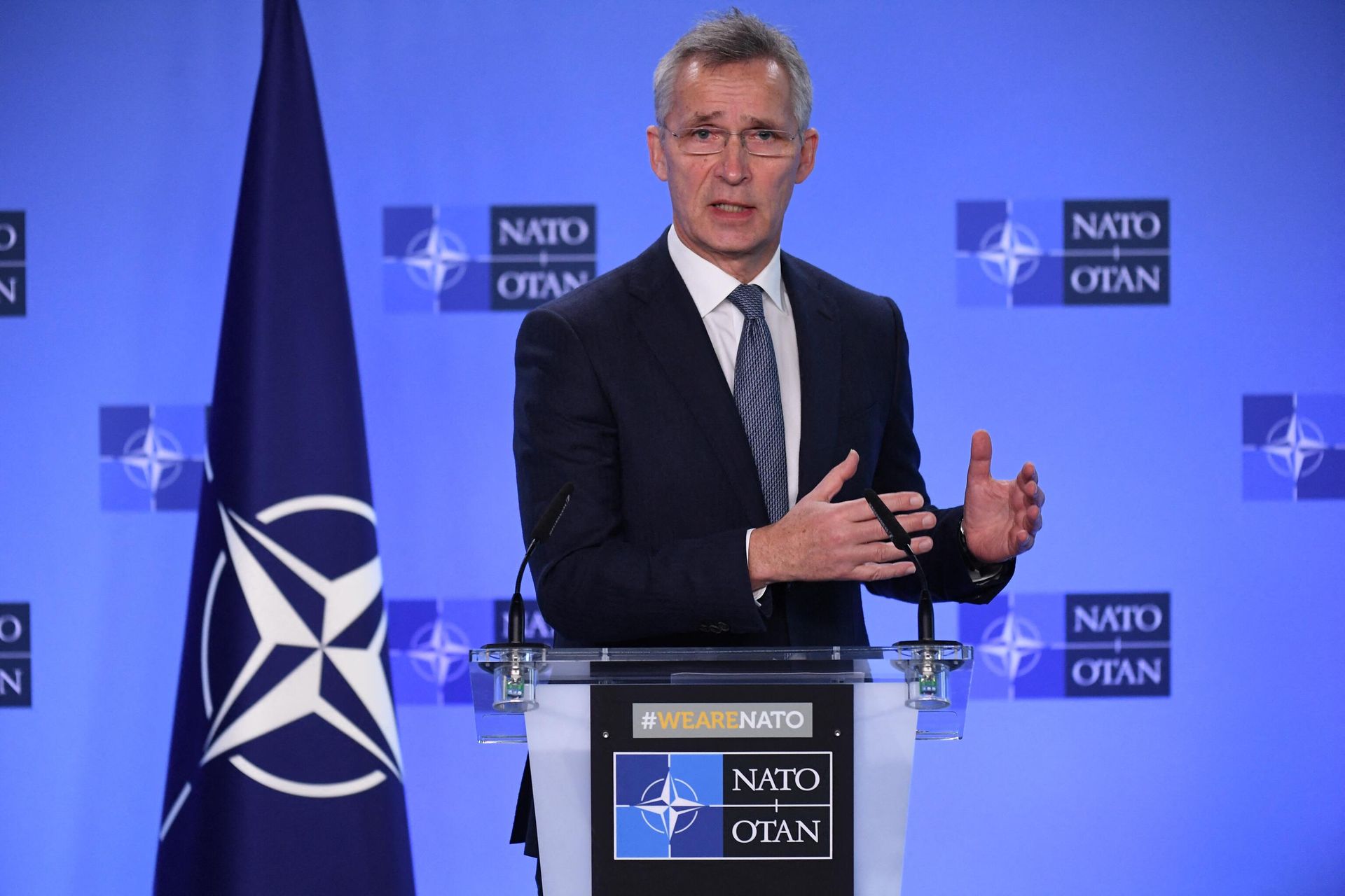 NATO Secretary General Jens Stoltenberg gestures as he speaks during a joint press conference with Ukraine's Deputy Prime Minister for European and Euro-Atlantic Integration after their bilateral meeting at the NATO headquarters in Brussels on January 10, 2022. NATO Secretary General Jens Stoltenberg gestures as he speaks during a joint press conference with Ukraine's Deputy Prime Minister for European and Euro-Atlantic Integration after their bilateral meeting at the NATO headquarters in Brussels on January 10, 2022. - Sputnik International, 1920, 30.05.2022