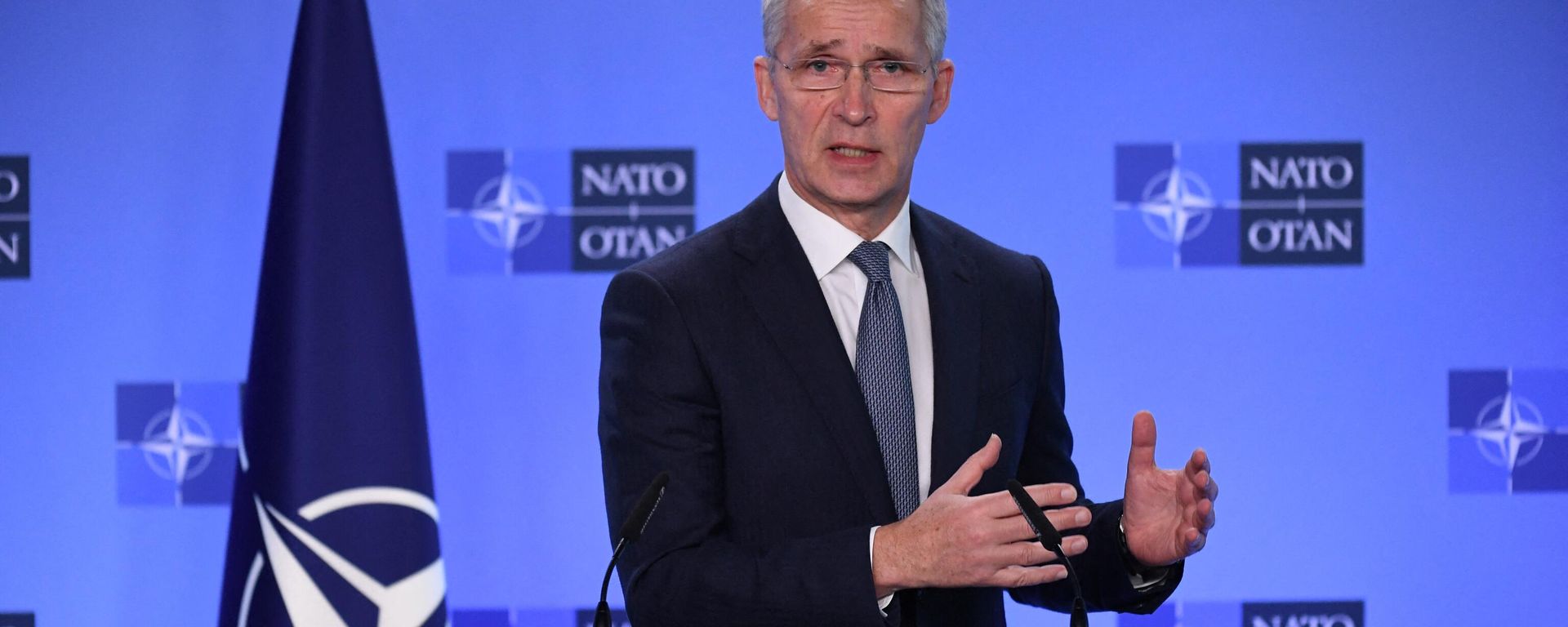 NATO Secretary General Jens Stoltenberg gestures as he speaks during a joint press conference with Ukraine's Deputy Prime Minister for European and Euro-Atlantic Integration after their bilateral meeting at the NATO headquarters in Brussels on January 10, 2022. NATO Secretary General Jens Stoltenberg gestures as he speaks during a joint press conference with Ukraine's Deputy Prime Minister for European and Euro-Atlantic Integration after their bilateral meeting at the NATO headquarters in Brussels on January 10, 2022. - Sputnik International, 1920, 29.11.2023