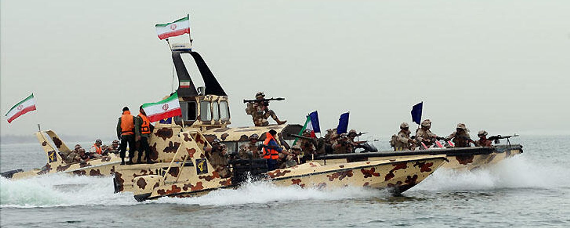 Navy of the Army of the Guardians of the Islamic Revolution commandos and missile boats in Great Prophet IX Maneuver in the general area of Strait of Hormuz, Persian Gulf - Sputnik International, 1920, 10.05.2026