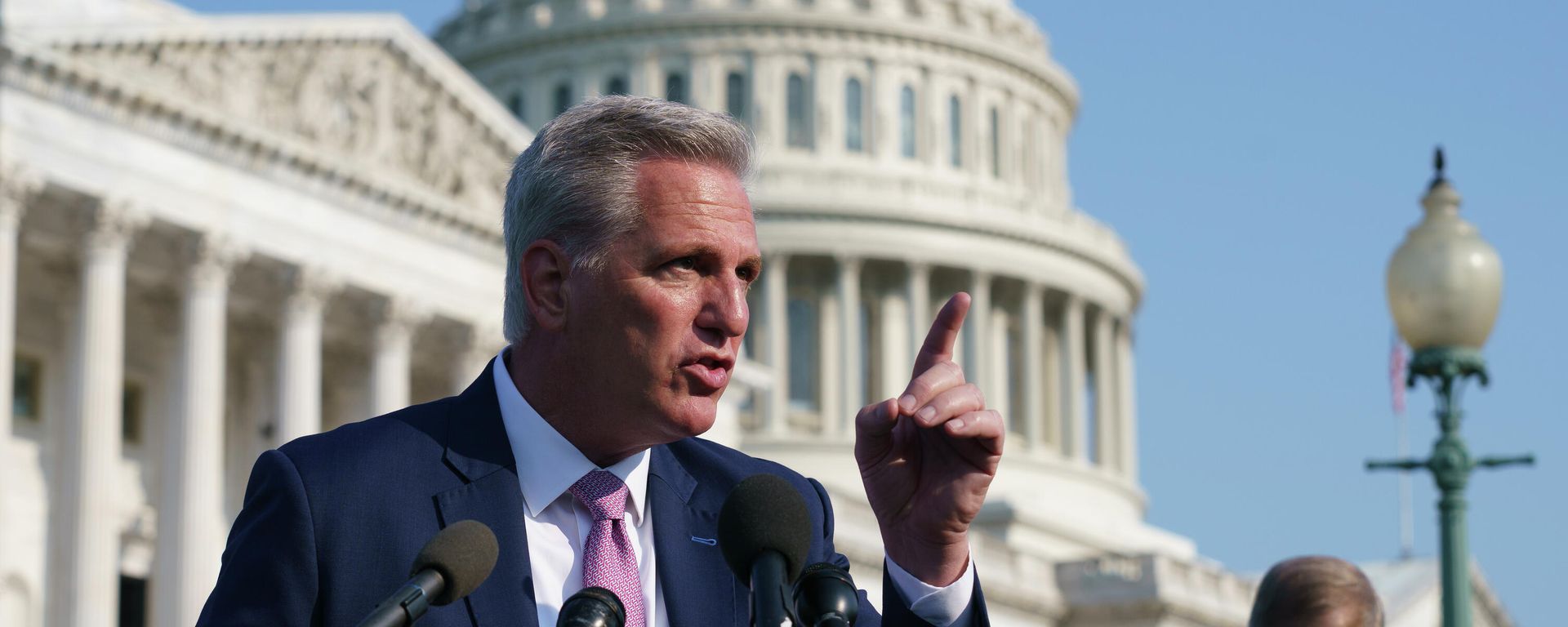 House Minority Leader Kevin McCarthy, R-Calif., joined at right by Rep. Jim Jordan, R-Ohio, holds a news conference before the start of a hearing by a select committee appointed by House Speaker Nancy Pelosi on the Jan. 6 insurrection, at the Capitol in Washington, on July 27, 2021. McCarthy had added Rep. Jordan to the panel but Pelosi rejected him and Rep. Jim Banks, prompting McCarthy to pull all of his picks - Sputnik International, 1920, 21.04.2022