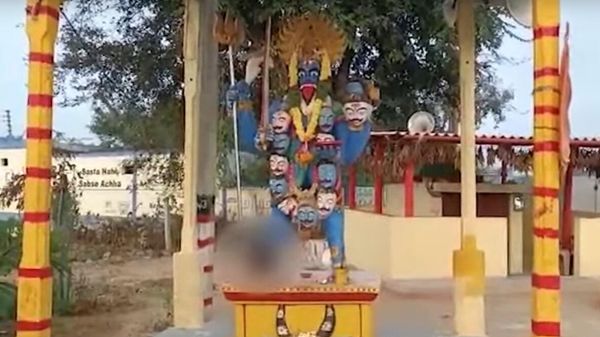  
An unidentified man's head was found at the foot of the Mysamma idol of Mettu Mahankali shrine - Sputnik International