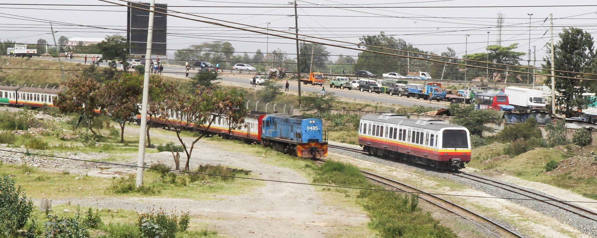 A Diesel Mobile Unit (DMU) train of the Nairobi Commuter Rail Service (NCRS) operated by the Kenya Railway Corporation (KRC) from Embakasi to Nairobi is seen near the old generation locomotive engine train as it rides past Electricity power lines near the Donholm station in Nairobi, Kenya January 11, 2022. A Diesel Mobile Unit (DMU) train of the Nairobi Commuter Rail Service (NCRS) operated by the Kenya Railway Corporation (KRC) from Embakasi to Nairobi is seen near the old generation locomotive engine train as it rides past Electricity power lines near the Donholm station in Nairobi, Kenya January 11, 2022. - Sputnik International, 1920, 11.01.2022
