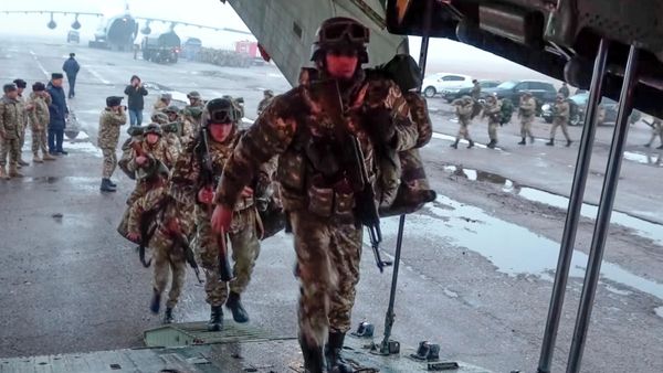 In this image taken from video, Kyrgyzstan's peacekeepers board Russian military planes at an airfield outside Bishkek, in Kyrgyzstan to fly to Kazakhstan on Friday, Jan. 7, 2022 - Sputnik International