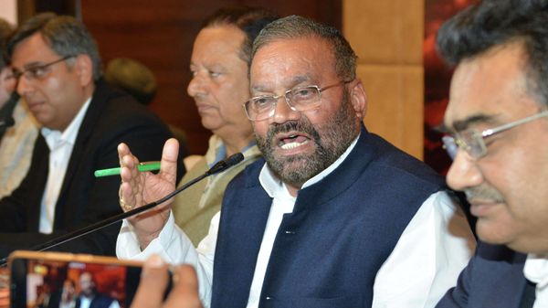  Swami Prasad Maurya (C) speaks with media persons during a press conference - Sputnik International