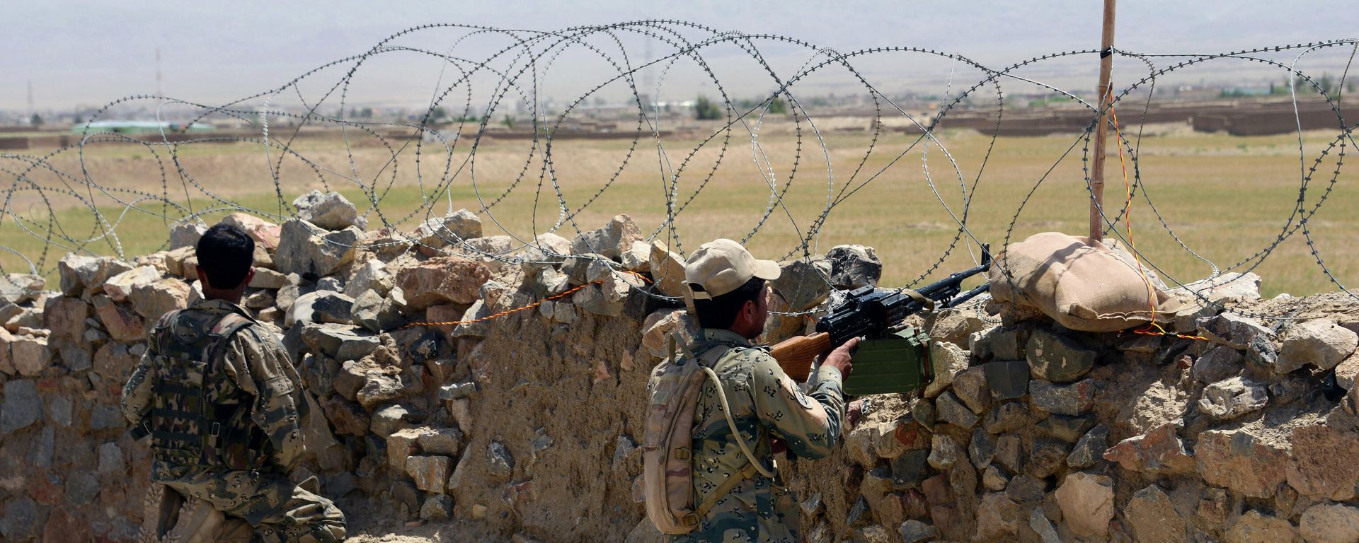 Afghan Border Police personnel keep watch during an ongoing battle between Pakistani and Afghan Border forces near the Durand line at Spin Boldak, in southern Kandahar province on May 5, 2017 Afghan Border Police personnel keep watch during an ongoing battle between Pakistani and Afghan Border forces near the Durand line at Spin Boldak, in southern Kandahar province on May 5, 2017 - Sputnik International, 1920, 12.01.2022