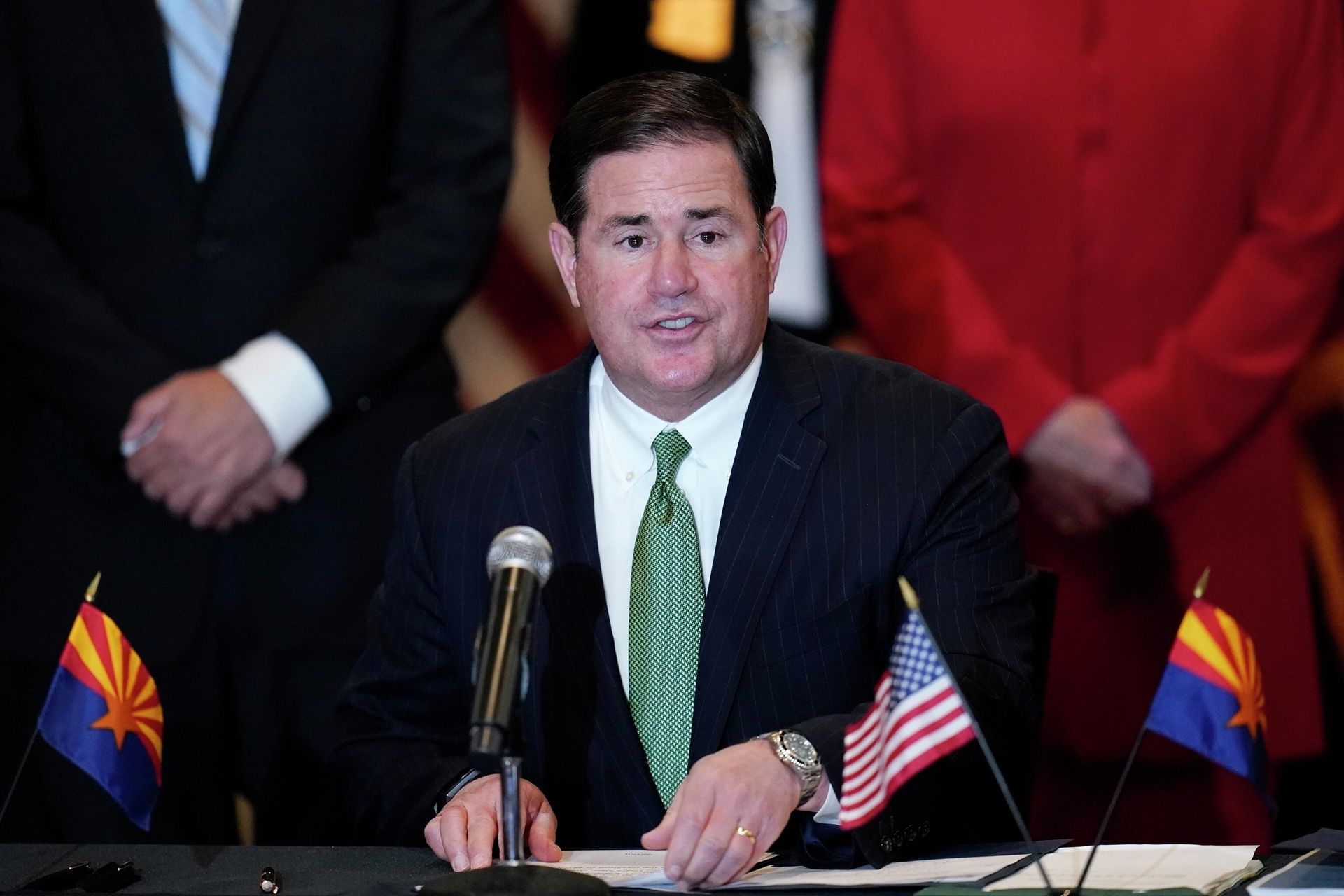 In this April 15, 2021, file photo, Arizona Republican Gov. Doug Ducey speaks during a bill signing in Phoenix. Ducey on Tuesday, Aug. 17, 2021, upped the pressure on the growing number of public school districts defying a state ban on face mask mandates as they try to slow the spread of the coronavirus. In this April 15, 2021, file photo, Arizona Republican Gov. Doug Ducey speaks during a bill signing in Phoenix. Ducey on Tuesday, Aug. 17, 2021, upped the pressure on the growing number of public school districts defying a state ban on face mask mandates as they try to slow the spread of the coronavirus. - Sputnik International, 1920, 14.01.2022
