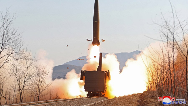 A DPRK railway-borne ballistic missile is launched in a January 14, 2022, test in western North Korea - Sputnik International