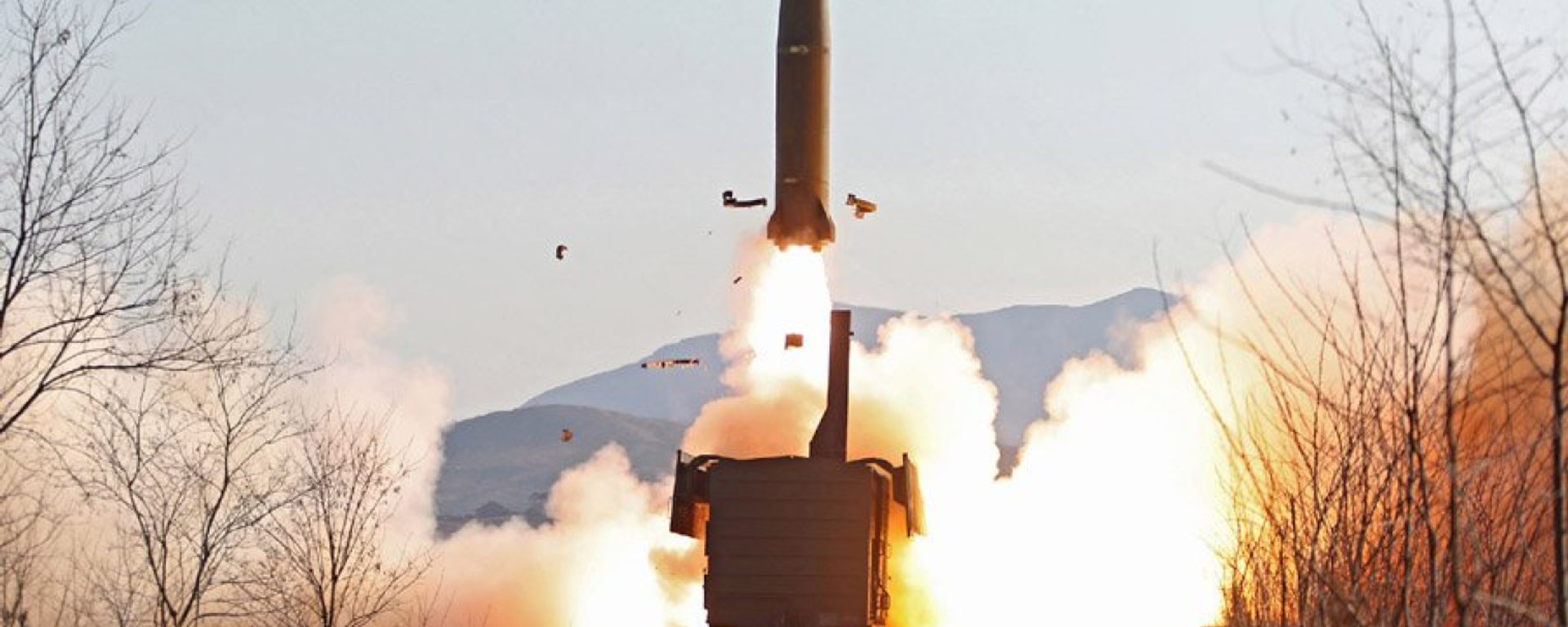 A DPRK railway-borne ballistic missile is launched in a January 14, 2022, test in western North Korea A DPRK railway-borne ballistic missile is launched in a January 14, 2022, test in western North Korea - Sputnik International, 1920, 15.01.2022