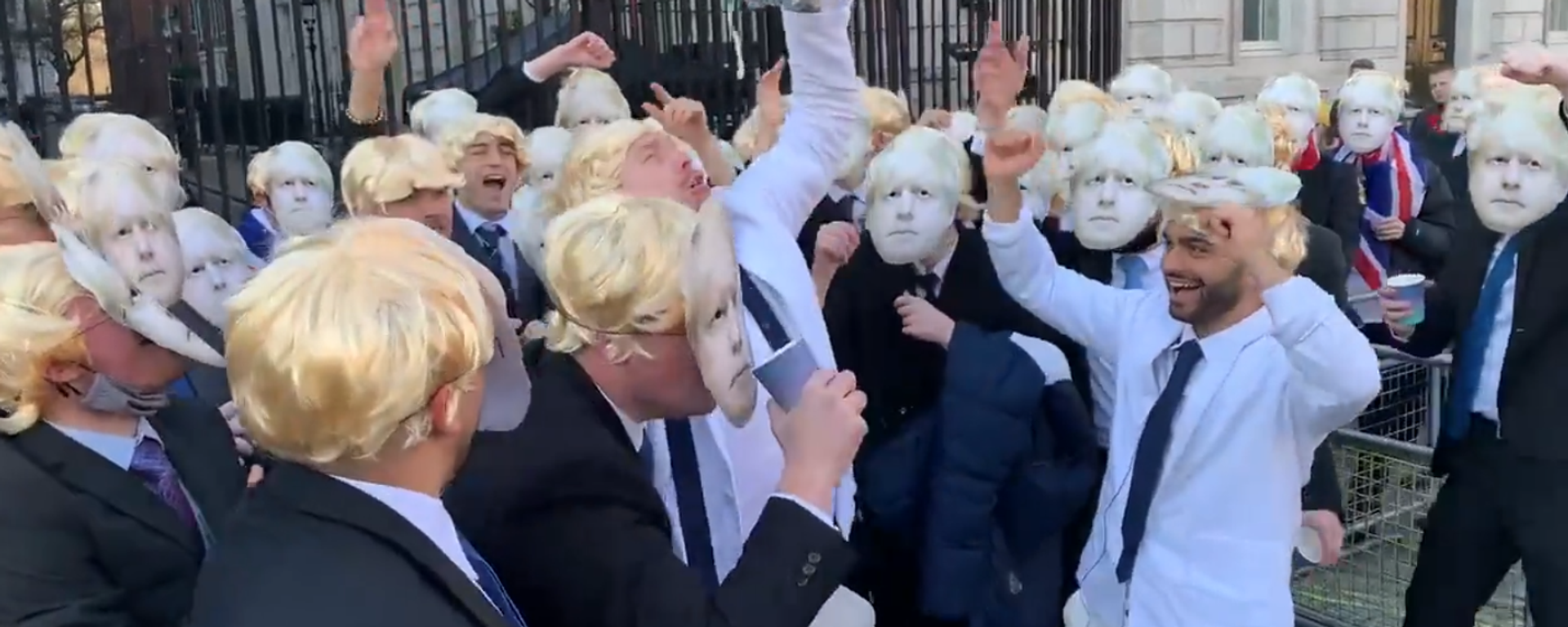 People Dressed As Boris Johnson Gather For Party Outside Downing Street People Dressed As Boris Johnson Gather For Party Outside Downing Street - Sputnik International, 1920, 15.01.2022