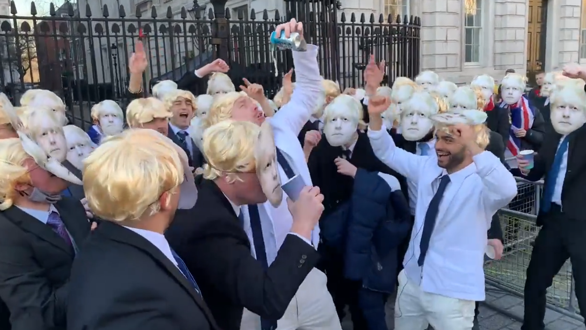 People Dressed As Boris Johnson Gather For Party Outside Downing Street People Dressed As Boris Johnson Gather For Party Outside Downing Street - Sputnik International, 1920, 17.01.2022