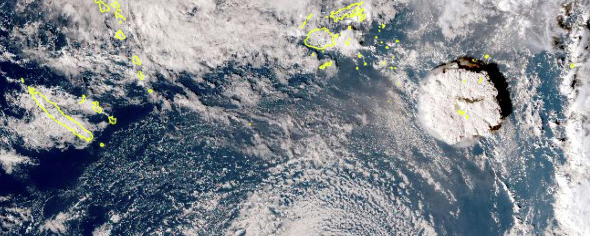 This satellite image taken by Himawari-8, a Japanese weather satellite, and released by the agency, shows an undersea volcano eruption at the Pacific nation of Tonga Saturday, Jan. 15, 2022. An undersea volcano erupted in spectacular fashion near the Pacific nation of Tonga on Saturday, sending large waves crashing across the shore and people rushing to higher ground. - Sputnik International, 1920, 15.07.2022
