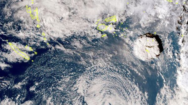 This satellite image taken by Himawari-8, a Japanese weather satellite, and released by the agency, shows an undersea volcano eruption at the Pacific nation of Tonga Saturday, Jan. 15, 2022. An undersea volcano erupted in spectacular fashion near the Pacific nation of Tonga on Saturday, sending large waves crashing across the shore and people rushing to higher ground. - Sputnik International