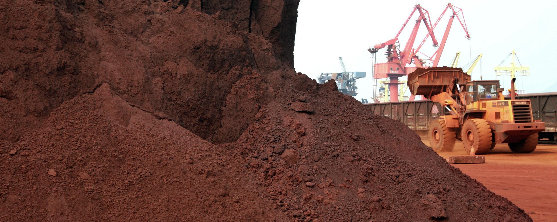 In a picture taken on September 5, 2010 a man driving a front loader shifts soil containing rare earth minerals to be loaded at a port in Lianyungang, east China's Jiangsu province, for export to Japan. China's restrictions on exports of rare earths are aimed at maximising profit, strengthening its homegrown high-tech companies and forcing other nations to help sustain global supply, experts say. China last year produced 97 percent of the global supply of rare earths -- a group of 17 elements used in high-tech products ranging from flat-screen televisions to iPods to hybrid cars -- but is home to just a third of reserves. CHINA OUT AFP PHOTO (Photo by AFP) In a picture taken on September 5, 2010 a man driving a front loader shifts soil containing rare earth minerals to be loaded at a port in Lianyungang, east China's Jiangsu province, for export to Japan. China's restrictions on exports of rare earths are aimed at maximising profit, strengthening its homegrown high-tech companies and forcing other nations to help sustain global supply, experts say. China last year produced 97 percent of the global supply of rare earths -- a group of 17 elements used in high-tech products ranging from flat-screen televisions to iPods to hybrid cars -- but is home to just a third of reserves. CHINA OUT AFP PHOTO (Photo by AFP) - Sputnik International, 1920, 15.01.2022