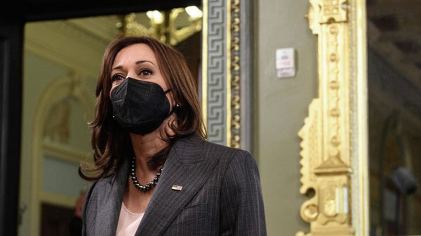 US Vice President Kamala Harris speaks while she ceremonially swears in Rufus Gifford (out of frame) as US Chief of Protocol, in the Vice President's office at the Eisenhower Executive Office Building in Washington, DC, on January 14, 2022. - Sputnik International