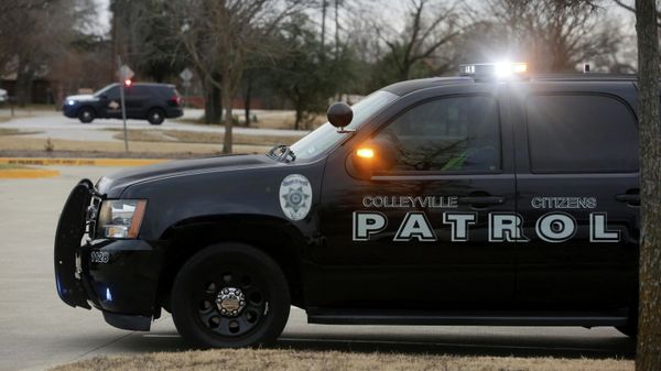 Law enforcement vehicles are seen in the area where a man has reportedly taken people hostage at a synagogue during services that were being streamed live, in Colleyville, Texas, U.S. January 15, 2022. - Sputnik International