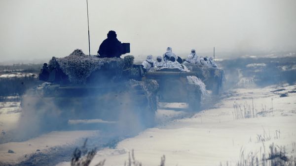 Ukrainian servicemen on armored personal carriers (APC) take part in brigade tactical exercises with combat shooting near Goncharivske willage, Chernihiv region, not far from the border with Russia on December 3, 2018 - Sputnik International